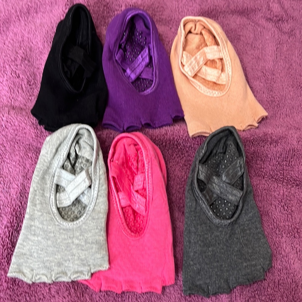 6 pairs of Pilates/yoga toeless socks size Small